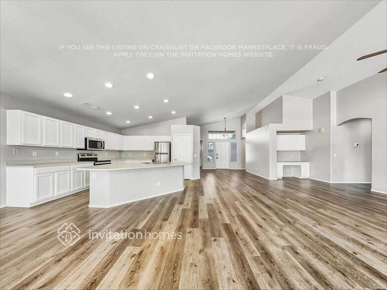 Building Photo - 8524 W Chickasaw St