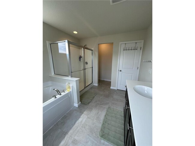 Building Photo - 5785 Urbandale Ln N