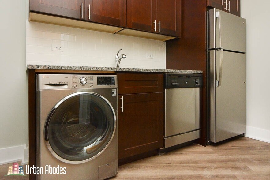 Building Photo - 727 Saint Johns Ave