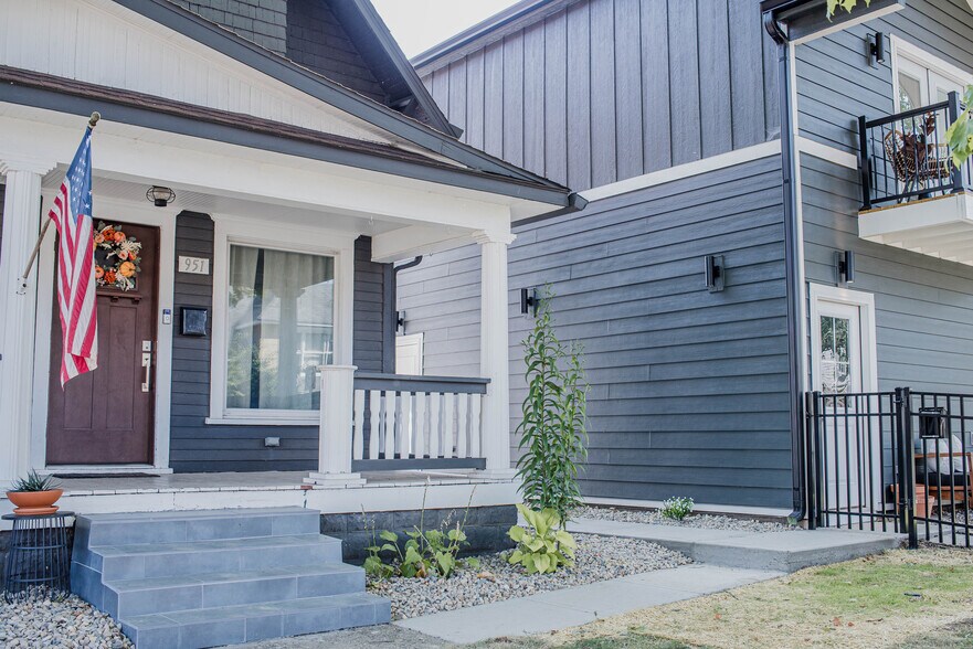 Showing the separation of Unit A and Unit B - 951 Tecumseh St