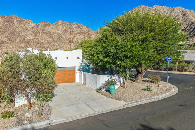 Building Photo - 53980 Avenida Mendoza