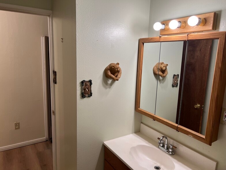 Building Photo - 259 Spruce Ln