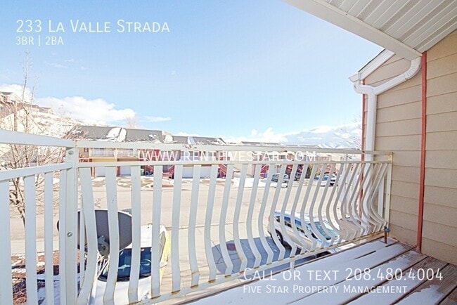 Building Photo - 233 La Valle Strada Ln