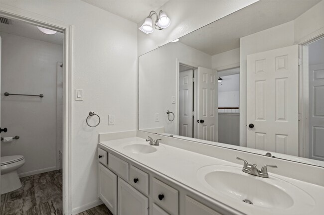 Building Photo - 15106 Vista Heights Dr