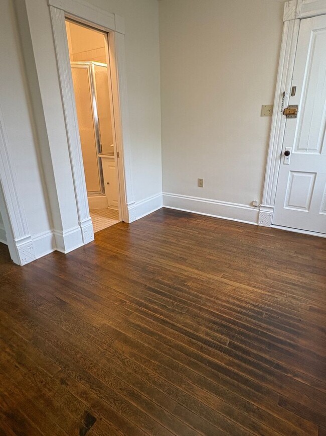 Building Photo - One Bedroom Apartment on the Northside