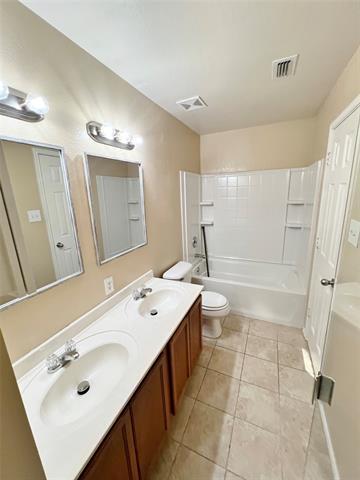 Building Photo - 321 Briar Oaks Dr