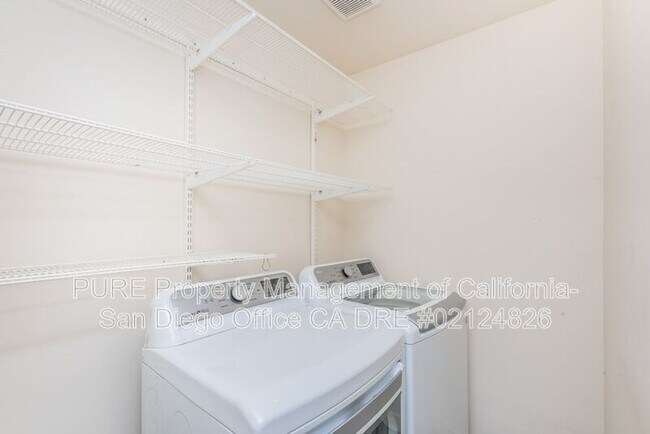 Building Photo - 3375 Ullman St