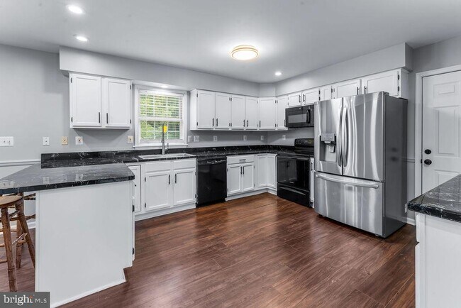 Building Photo - 5285 Stowe Ln