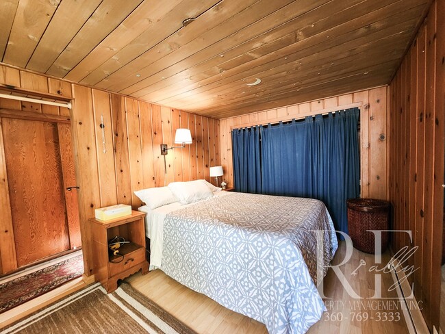 Building Photo - Seasonal Escape on Serene No-Bank Waterfro...