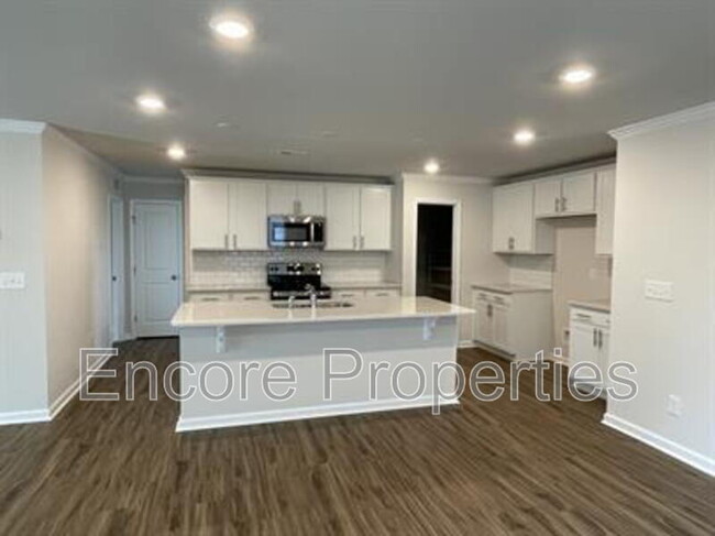 Building Photo - 800 Bellewood Gardens Dr