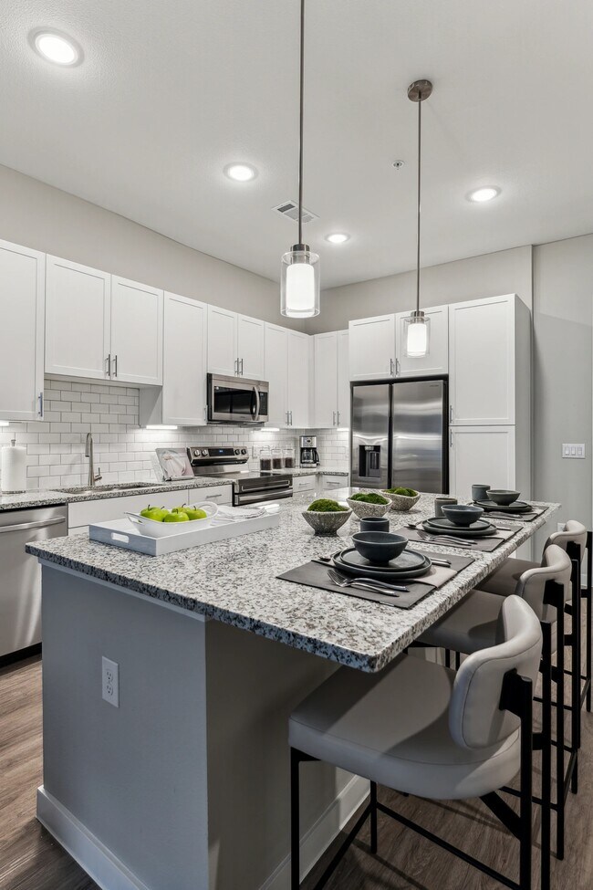 Building Photo - Half Off Rent Through 2025!