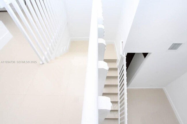 Building Photo - 15670 SW 11th Terrace