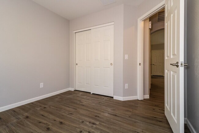 Building Photo - 16871 W Portland St