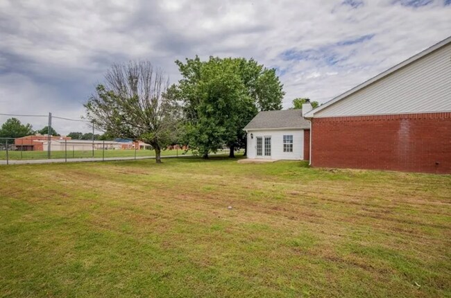 Building Photo - Great Location! Family House! 3 bedroom,  2.5 bathroom, large bonus room, 2 car garage