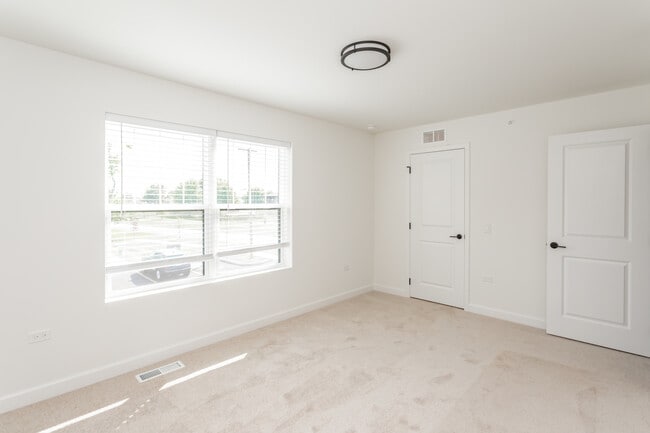Building Photo - 1436 Naperville Wheaton Rd
