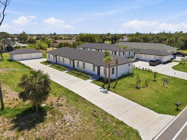Building Photo - 195 Rotonda Blvd W