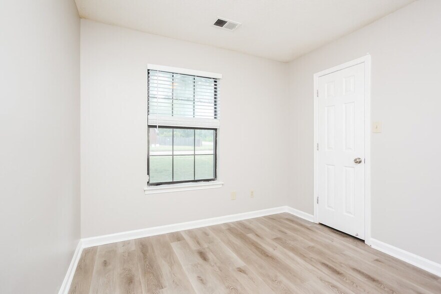 Building Photo - 4295 Rosswood Dr