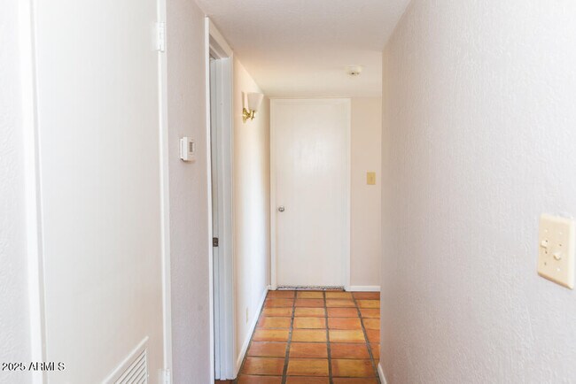 Building Photo - 2601 N 68th Pl