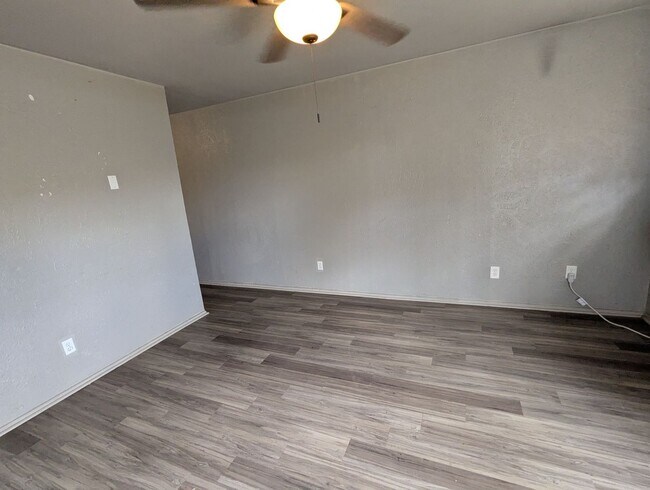 Building Photo - 535 42nd St