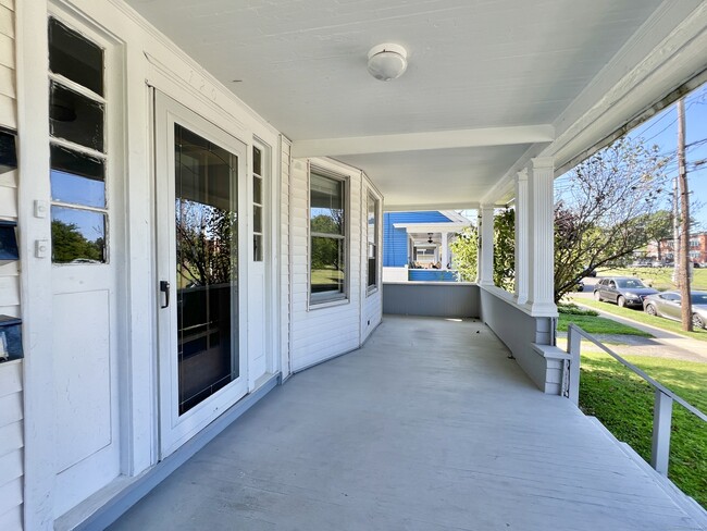 Building Photo - 118 Sutton Ave