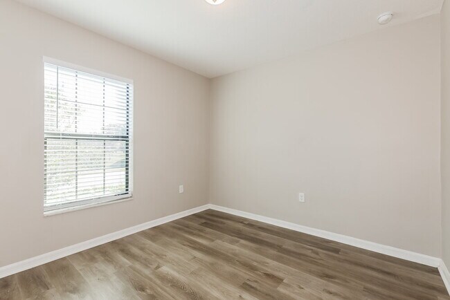 Building Photo - 6953 Redbay Dr