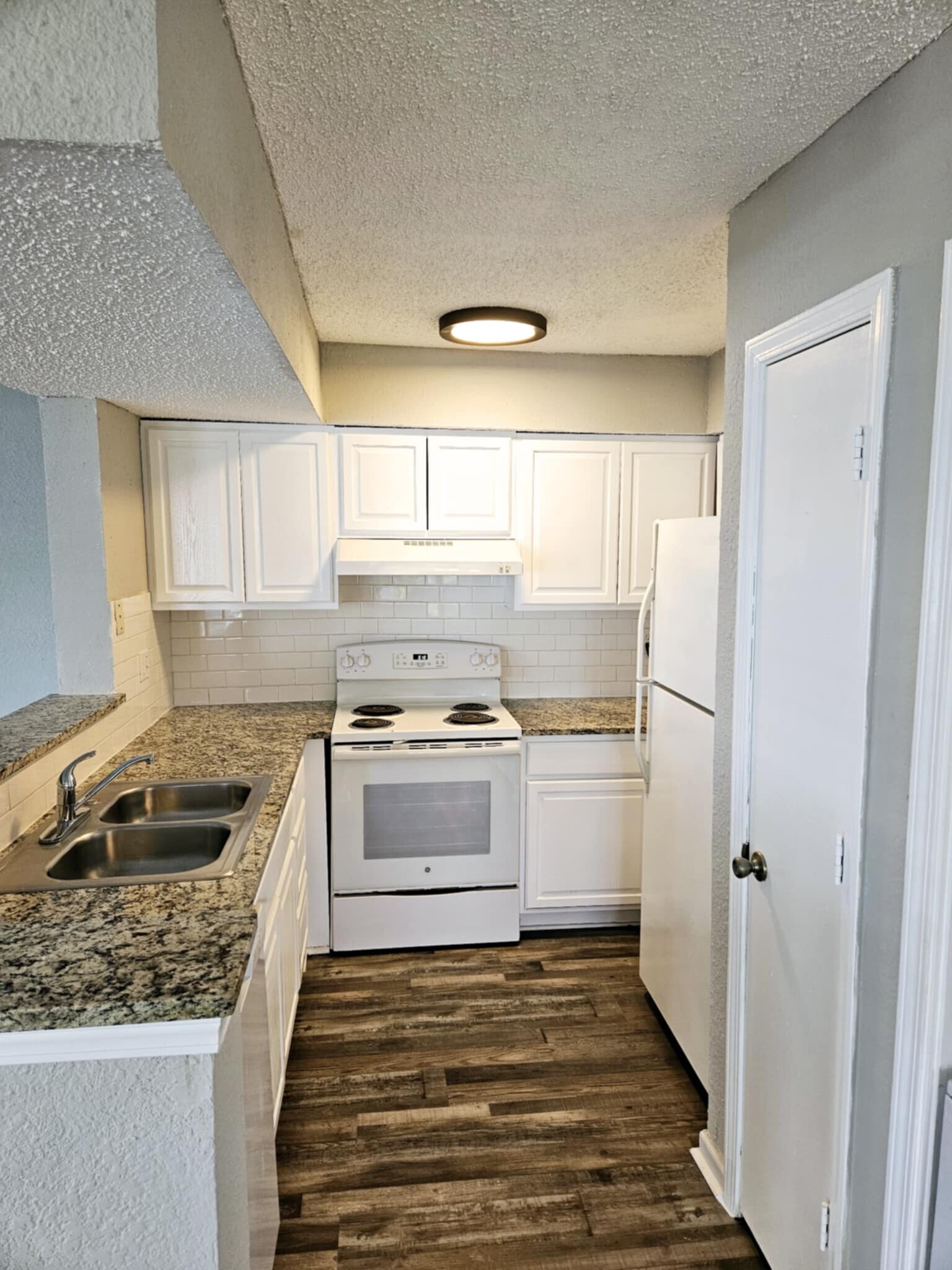 Building Photo - 3406 Country Club Dr W