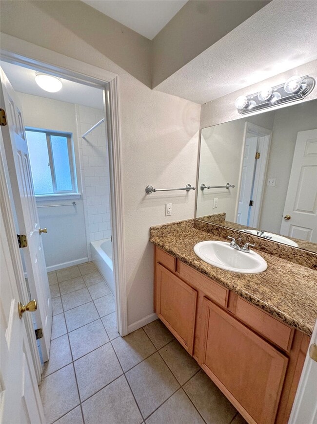 Building Photo - 1520 Yale St