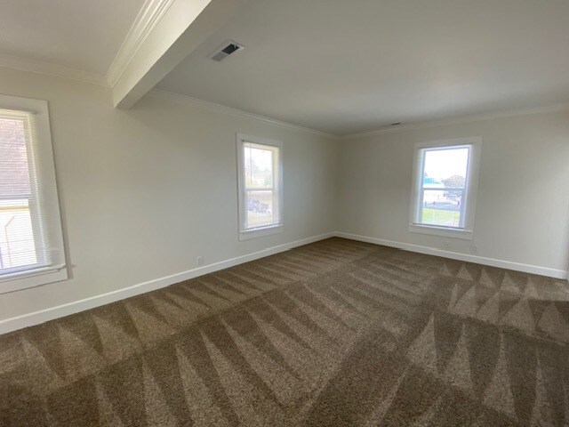 Building Photo - 585 Laine St