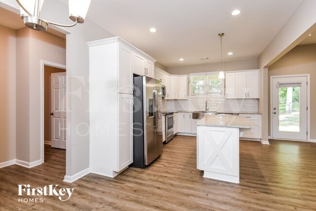 Building Photo - 740 Somersby Dr