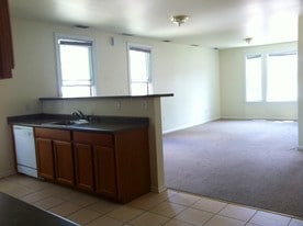 Building Photo - 537 Greenfield Ave