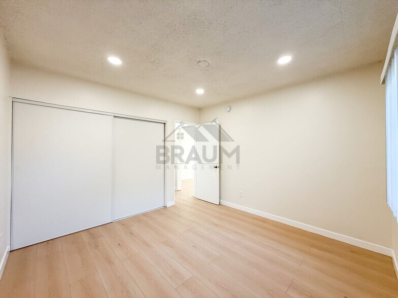 Building Photo - 6336 Tujunga Ave