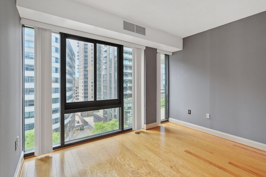Building Photo - 1530 Key Blvd