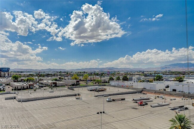 Building Photo - 4575 Dean Martin Dr