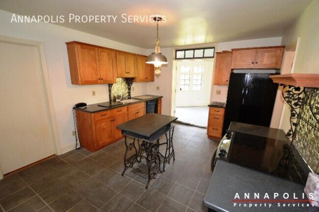 Building Photo - 208 Avondale Cir