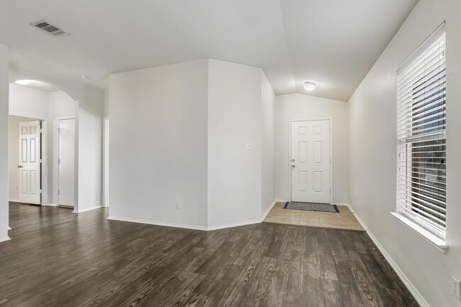 Building Photo - 116 Mallard Ln