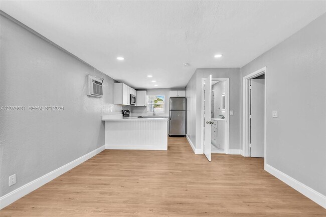 Building Photo - 163 NW 40th St