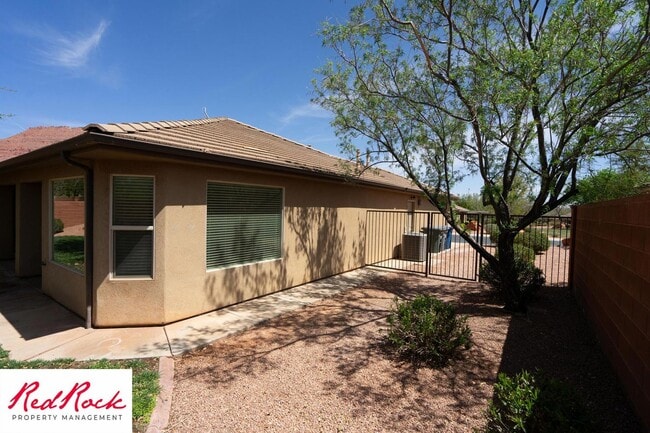 Building Photo - 4 Bedroom in Amber Estates - Newer LVP Flooring throughout home!