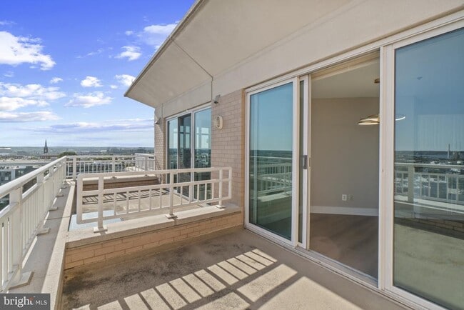 Building Photo - 100 Harborview Dr