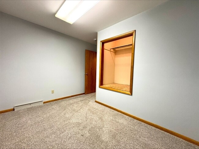 Building Photo - 148 Farnham Rd