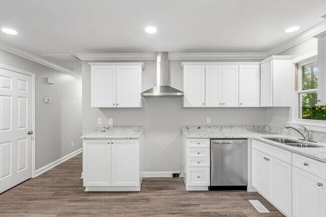 Building Photo - Great Location off of South Holden Road. 3 Bedroom 2 Bathroom Home.