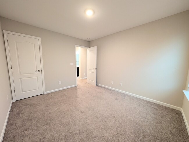 Building Photo - 129 Goldenrod Cir