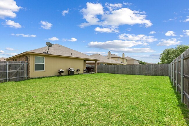 Building Photo - 6609 Sendero Lane