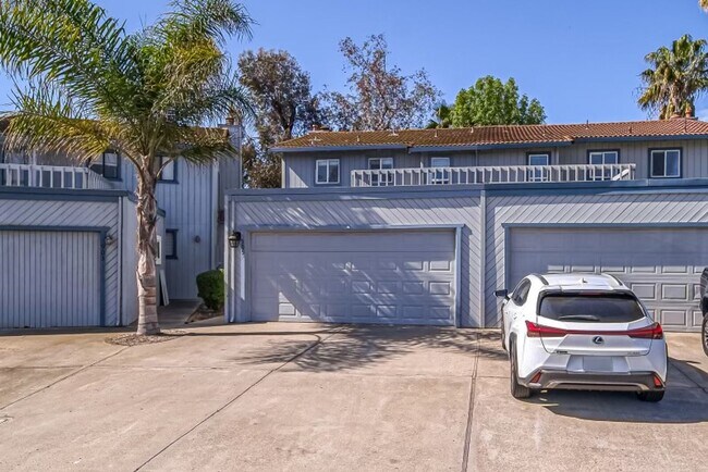 Building Photo - Wonderful Home with a Boat Slip and a Comm...
