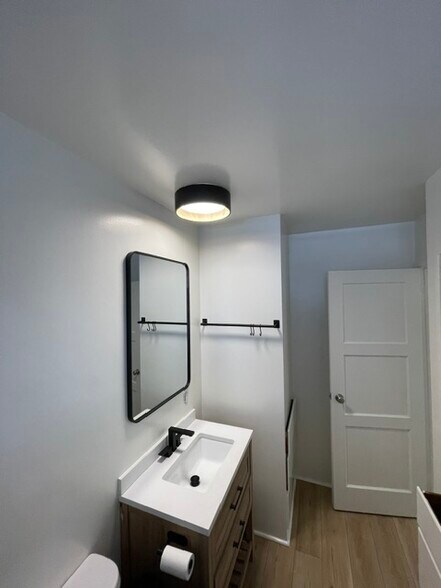 Building Photo - 2563 Treasure Dr