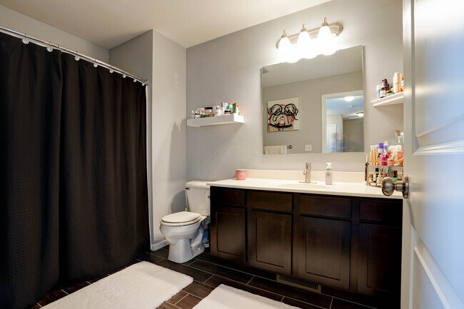 Building Photo - 402 Cambria Dr