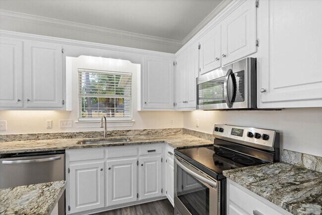 Building Photo - 1009 Pinemont Dr