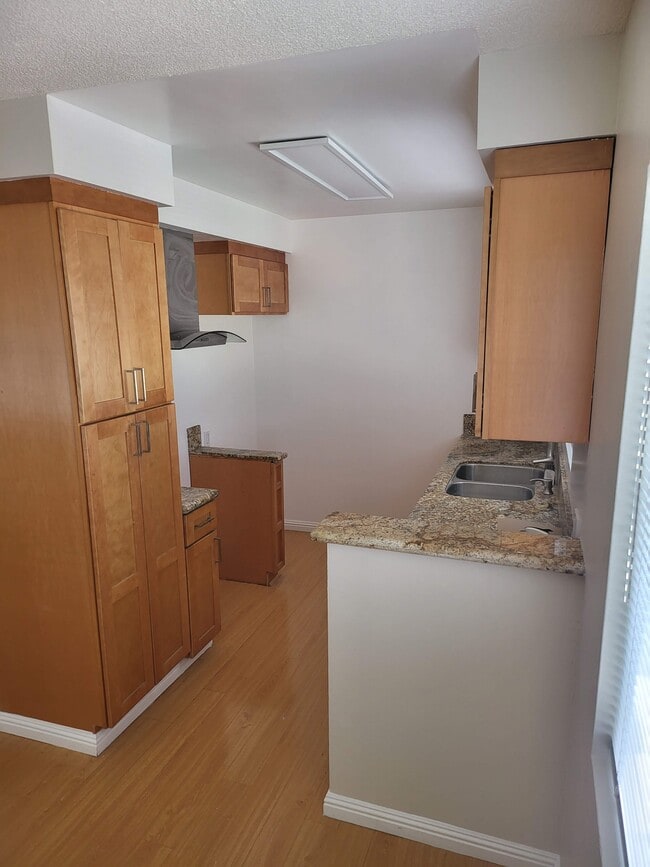 Kitchen - 533 W California Ave
