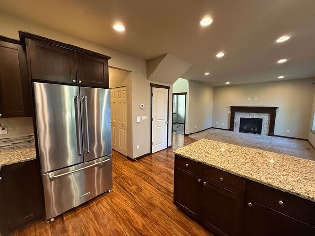 Building Photo - 713 Park Ln