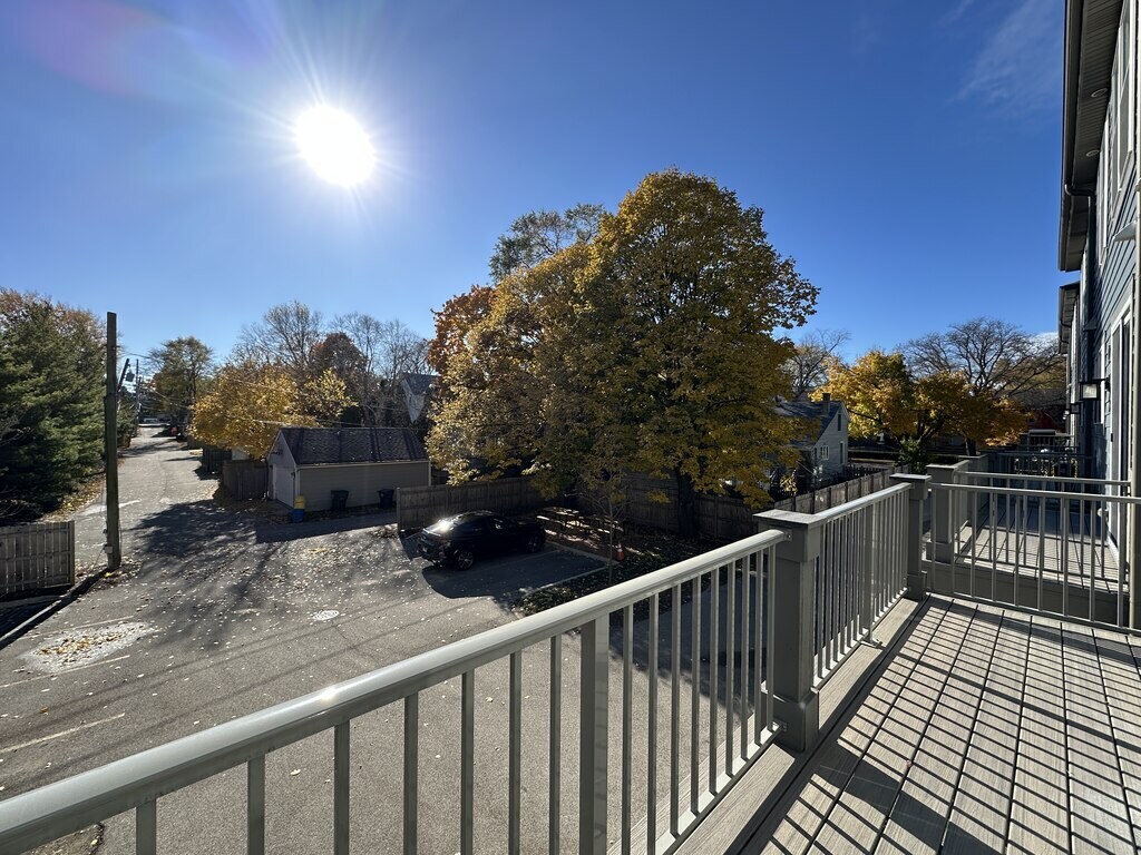 Building Photo - 615 Broadway St