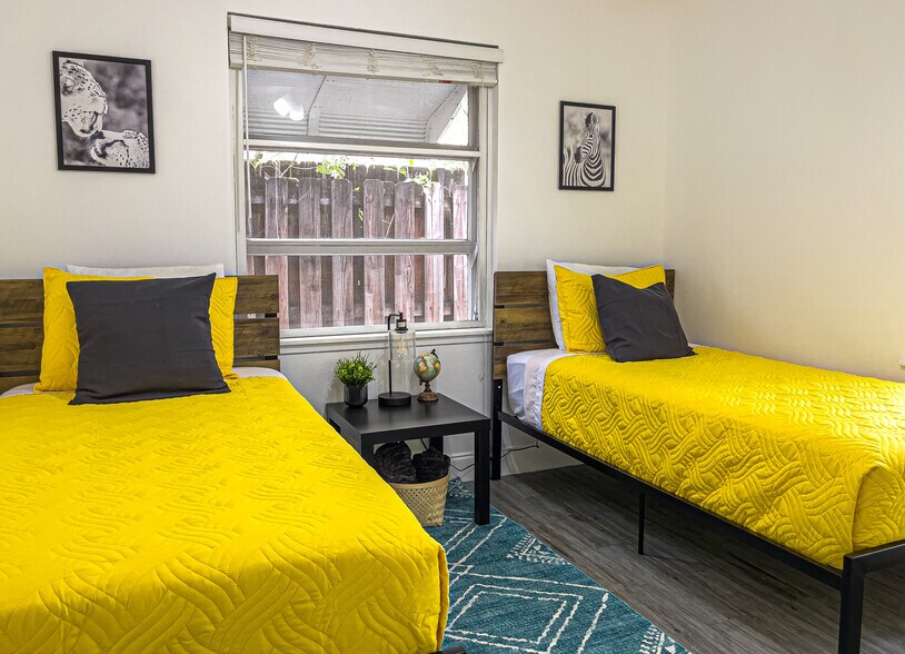 Unit A Modern home with two twin size beds - 854 SW 11th Ct